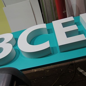 Объемные буквы на подложке