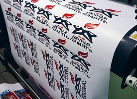 Интерьерная печать на самоклеящейся пленке - фото 2