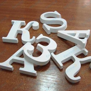 Объемные буквы из пластика