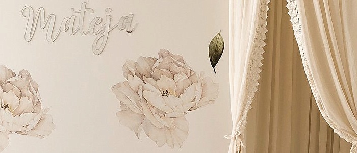 Интерьерная печать на самоклеящейся пленке