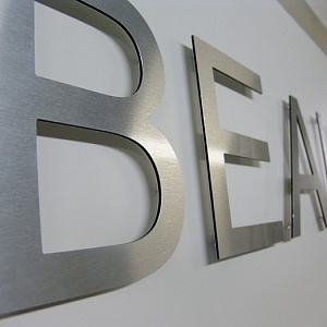 Объемные металлические буквы