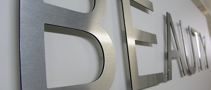 Объемные металлические буквы