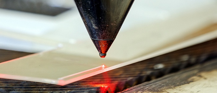 Лазерная резка акрила