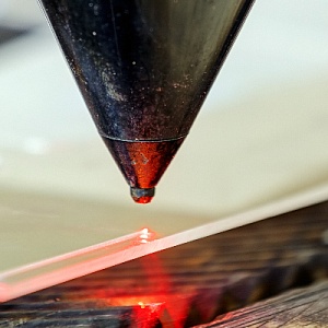 Лазерная резка акрила