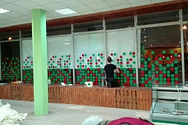 Оформление витрины магазина Пятерочка