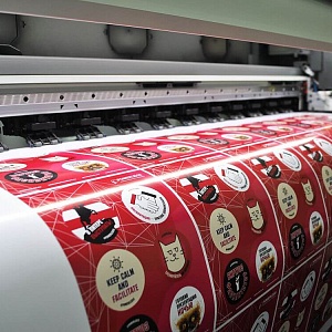 Печать наклеек